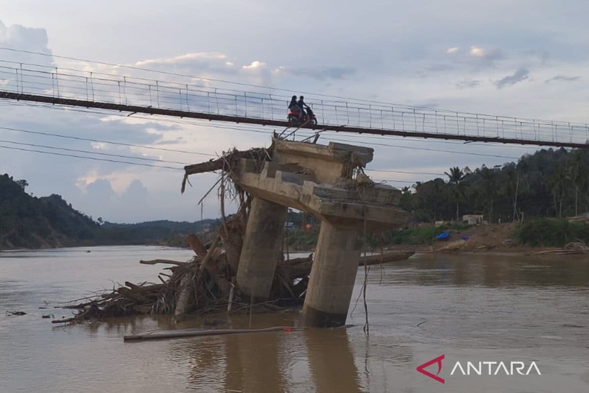 Jembatan Gantung TNI Sambungkan Harapan Warga Aceh Tamiang Pasca Banjir