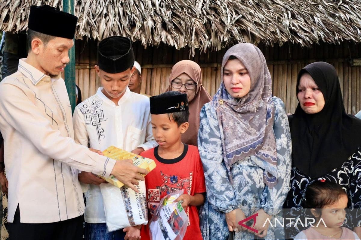 Bupati Aceh Barat Santuni Keluarga di Rumah Tidak Layak Huni