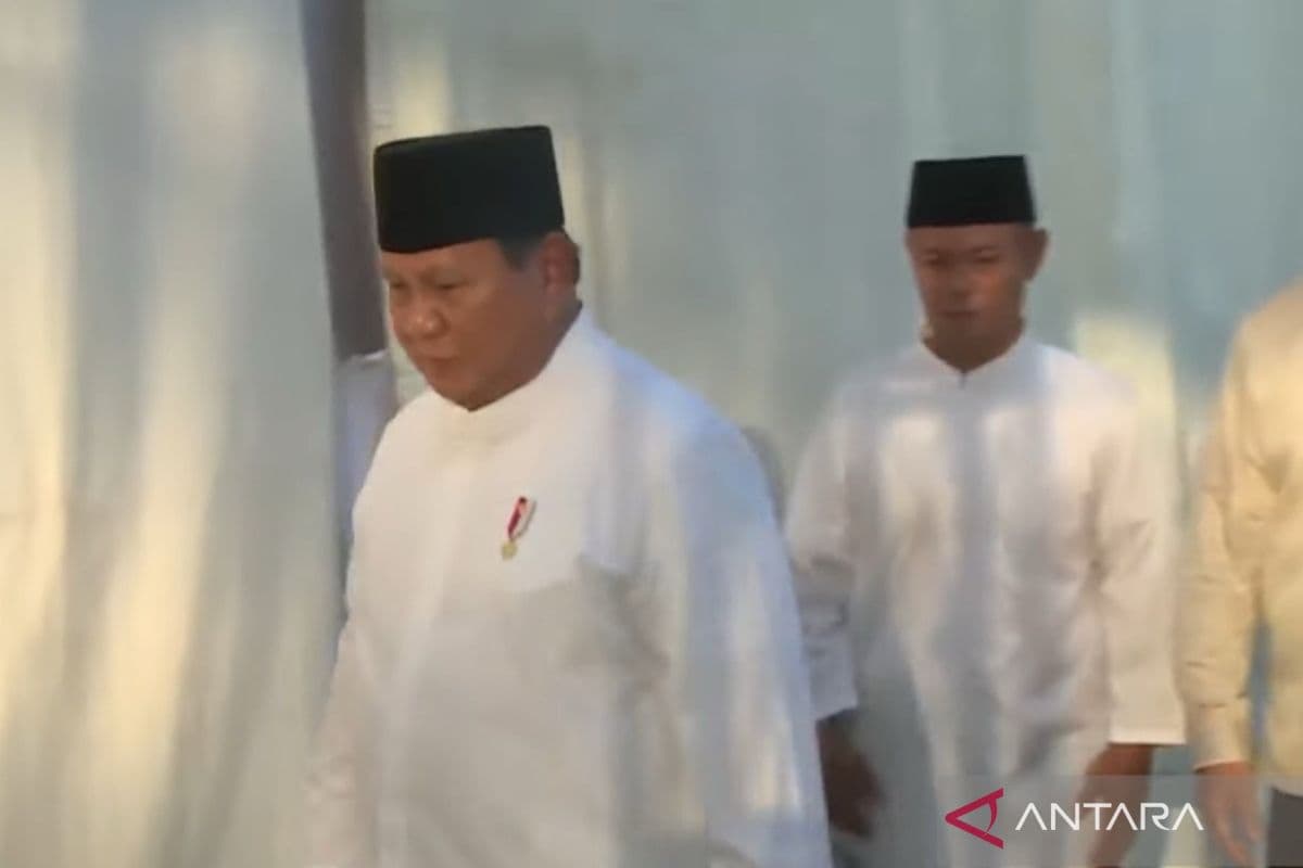 Prabowo Shalat Idul Fitri Bersama Warga Aceh Tamiang di Masjid Darussalam