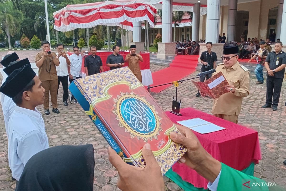 500 Tuha Peut Gampong Nagan Raya Dilantik untuk Perkuat Pengawasan Desa