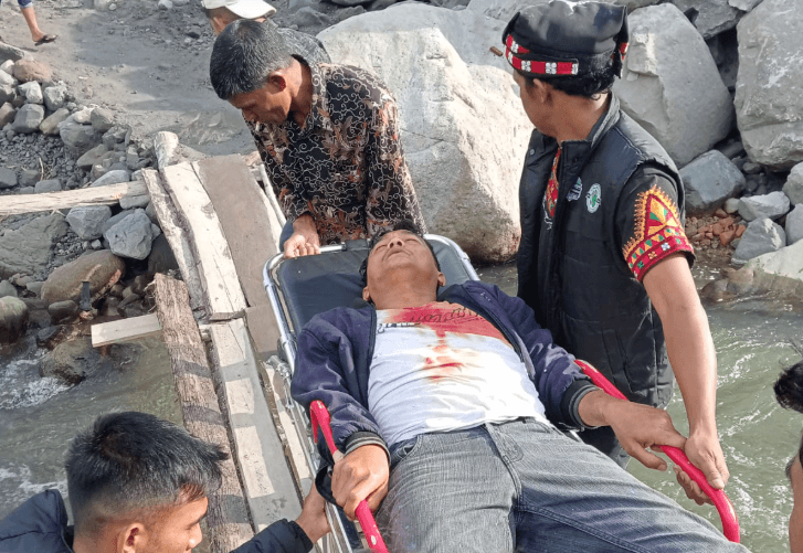 Jembatan Rapuh di Aceh: Petani Terjatuh, Warga Bangun Harapan Baru