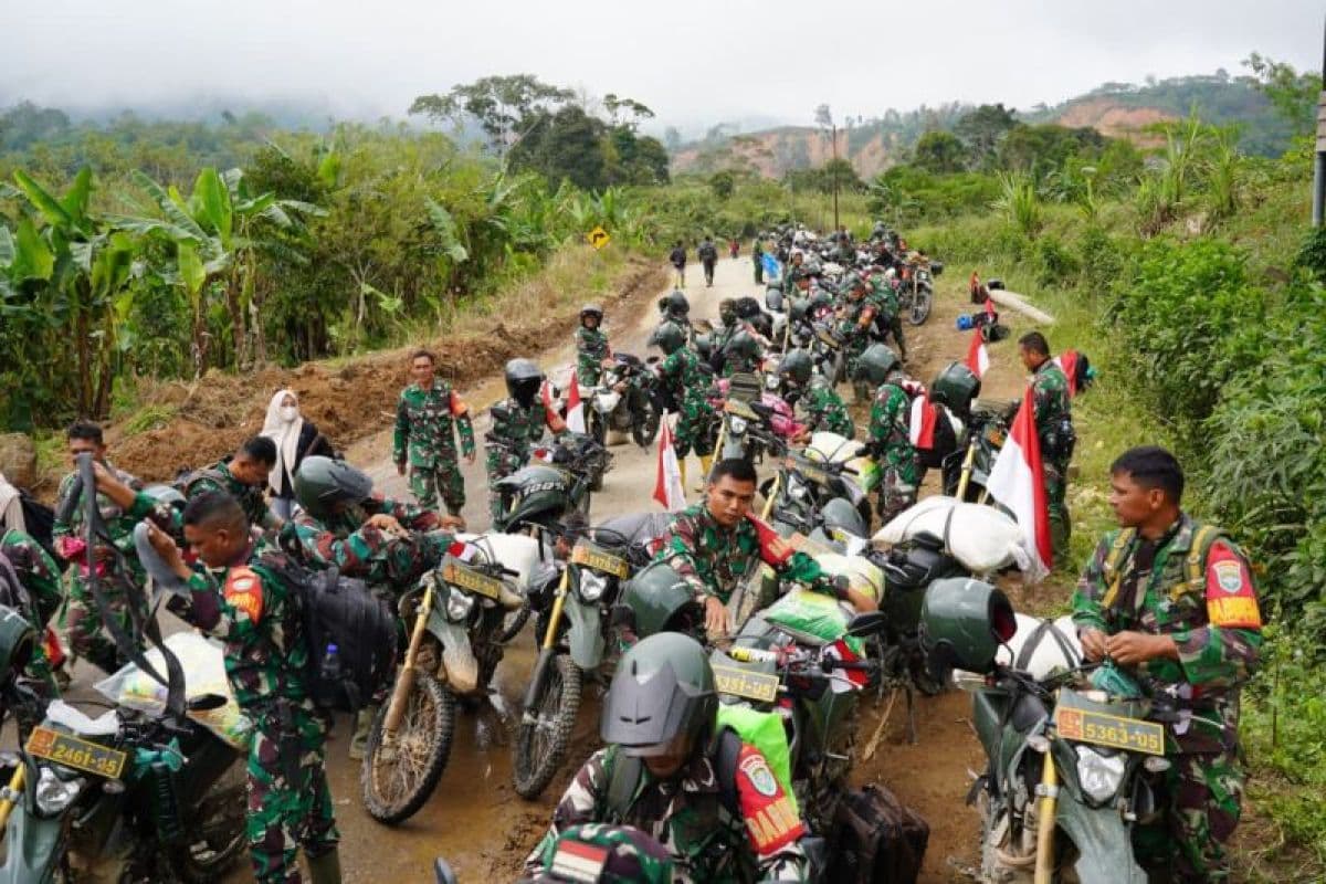 TNI terobos akses KKA Bener Meriah dengan motor trail, bawa 10 ton bantuan
