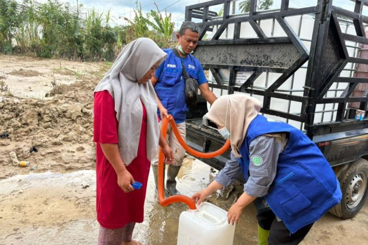 PNM salurkan air bersih di Aceh Tamiang