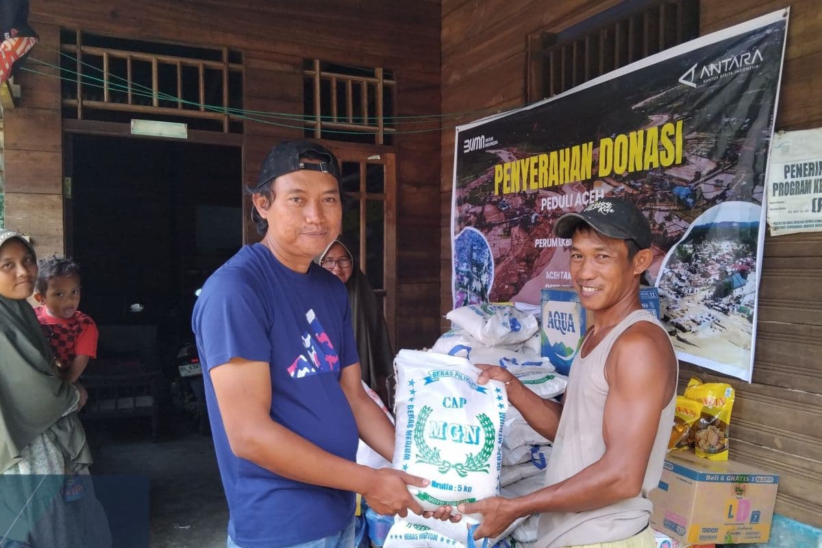 LKBN ANTARA salurkan kebutuhan dasar untuk korban banjir Aceh Tamiang