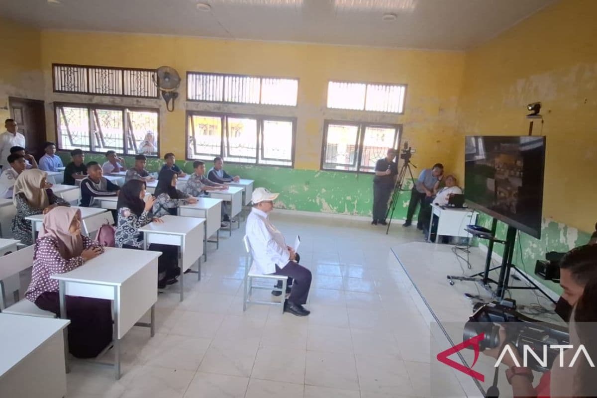 Mendikdasmen Semangati Siswa Aceh Tamiang di Hari Pertama Sekolah Pascabencana