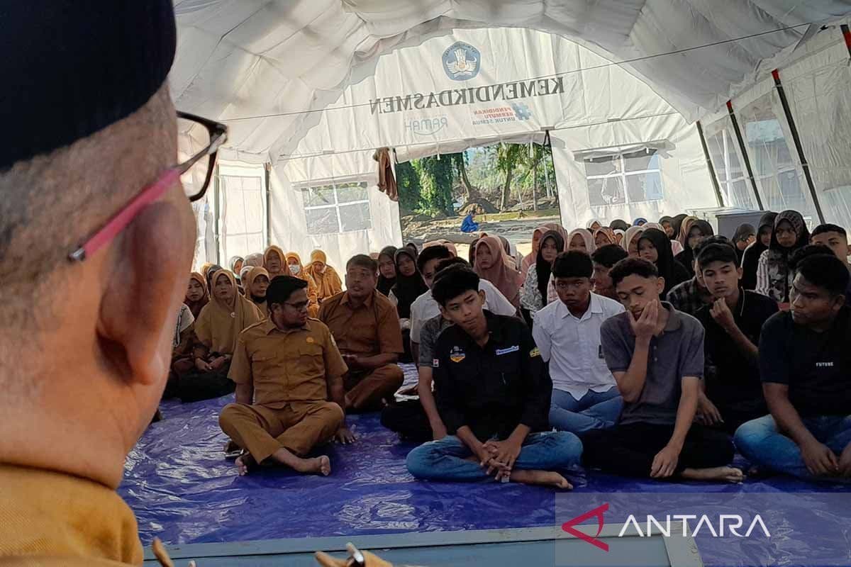 Pelajar Pidie Jaya Belajar di Tenda Pasca Banjir Bandang 2025