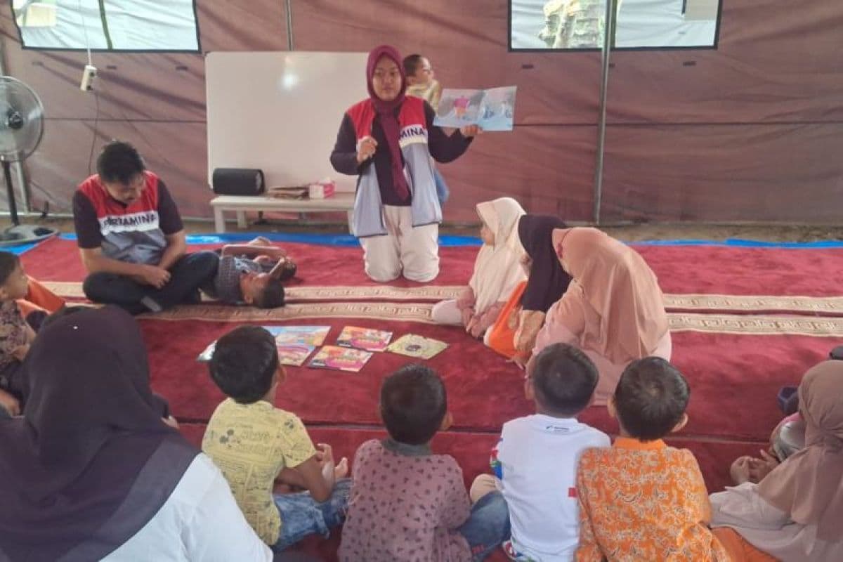 Anak-anak Pidie Jaya Masih Trauma Banjir, Belajar di Tenda Darurat