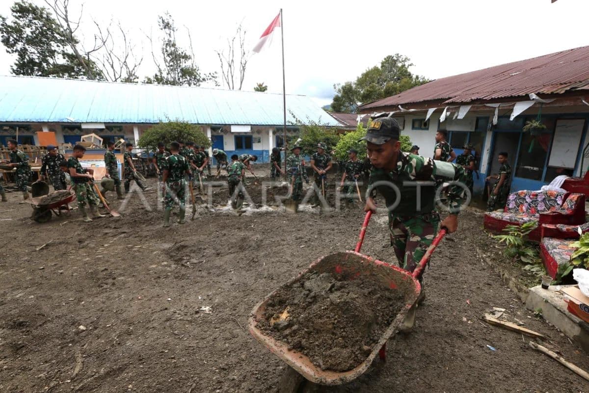 Mendagri Minta 15.000 Personel TNI/Polri Bersihkan Lumpur Banjir Aceh