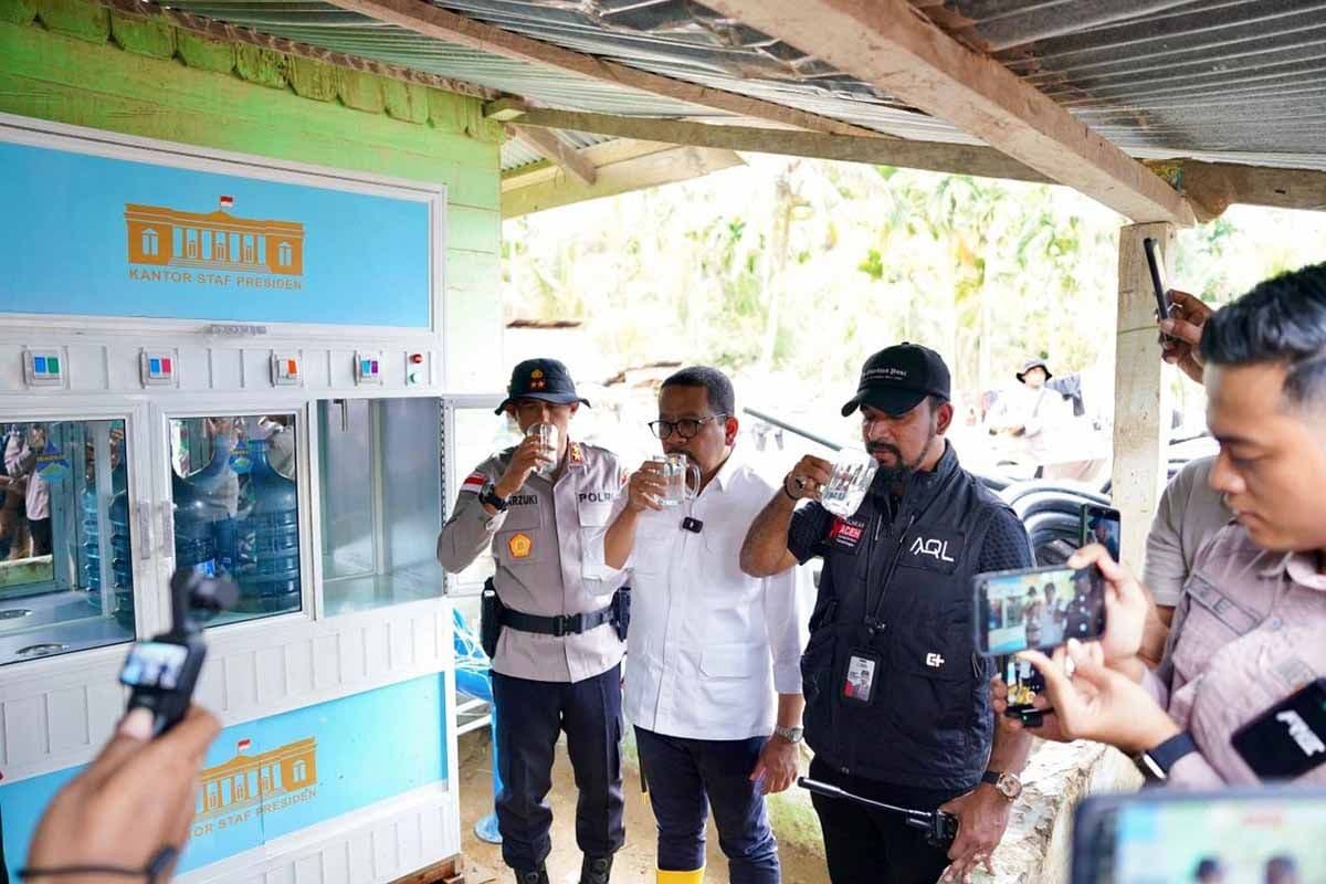 Alat Penjernih Air dari Kastaf Kepresidenan Bantu Warga Aceh Timur Pasca Banjir