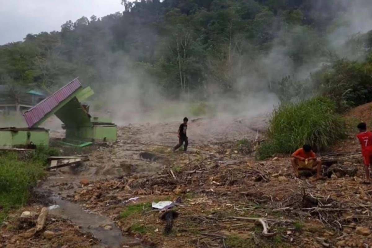 Objek Wisata Air Panas Terujak Aceh Timur Rusak Parah Akibat Banjir Bandang
