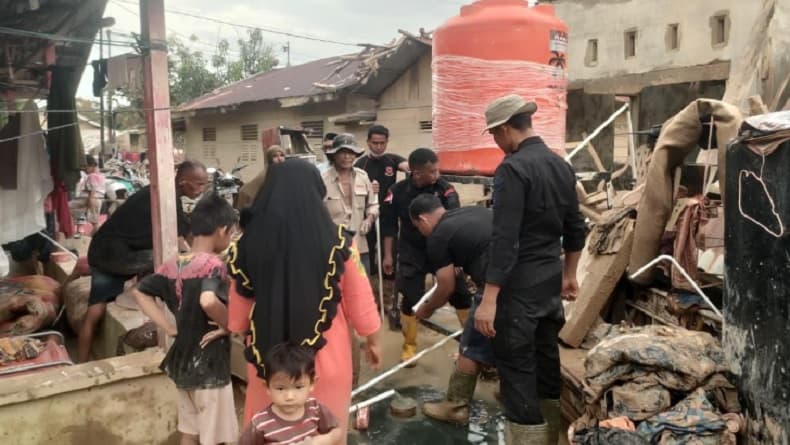 Brimob Bangun Sumur Bor dan Tandon Air Bersih Pascabanjir di Aceh Tamiang