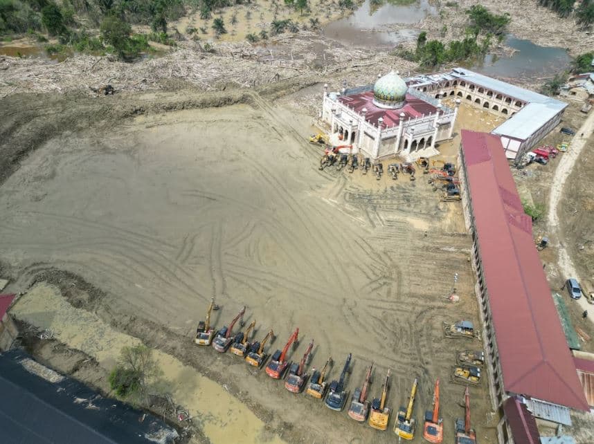 Ponpes Darul Mukhlisin Aceh Tamiang Bersih dari Kayu Pasca Banjir