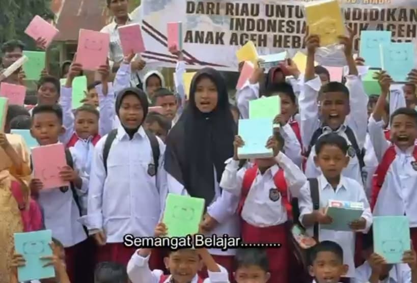 Bantuan Pendidikan dari Riau dan TNI untuk Siswa SDN 19 Tanah Jambo Aye