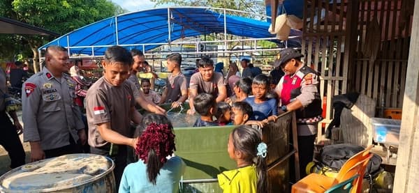 Mobil Water Treatment Polri Bantu Warga Pante Bidari Atasi Krisis Air Bersih Pasca Banjir