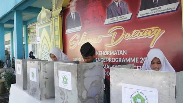 KIP Aceh Barat Edukasi Siswa MTs Harapan Bangsa dalam Pemilihan Ketua OSIM