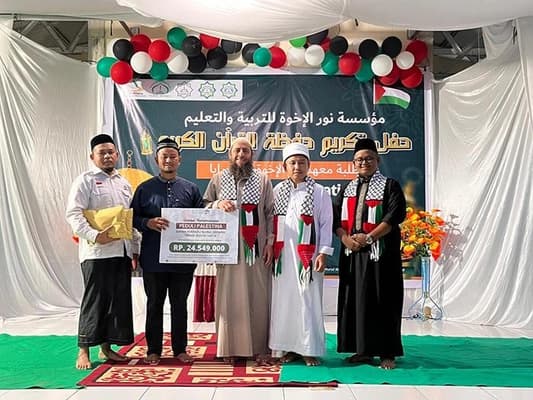 Syekh Palestina Serahkan Sanad Al-Fatihah di Dayah Nagan Raya, Galang Donasi Rp24 Juta