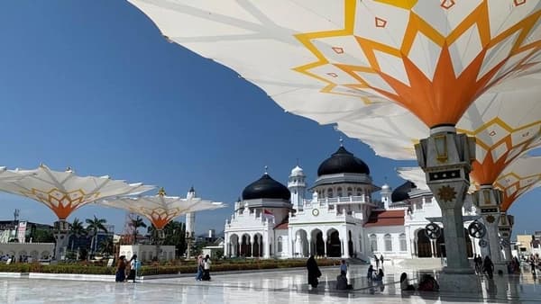 Pengantin di Tiga Masjid Banda Aceh Dapat KTP-El dan KK Langsung Usai Akad Nikah