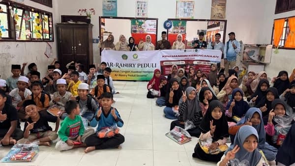 Mahasiswa UIN Ar-Raniry dan Internasional Bantu Warga Pidie Jaya Pasca Bencana
