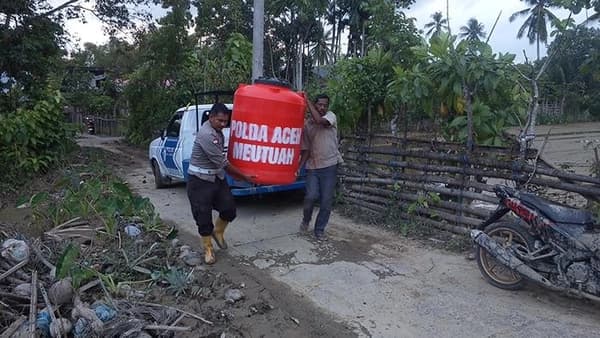 Sumur Bor Kapolda Aceh Bantu Warga Lamkawe Pasca Banjir Pidie
