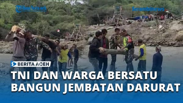 Gotong Royong TNI dan Warga Bangun Jembatan Darurat di Ketol Aceh Tengah