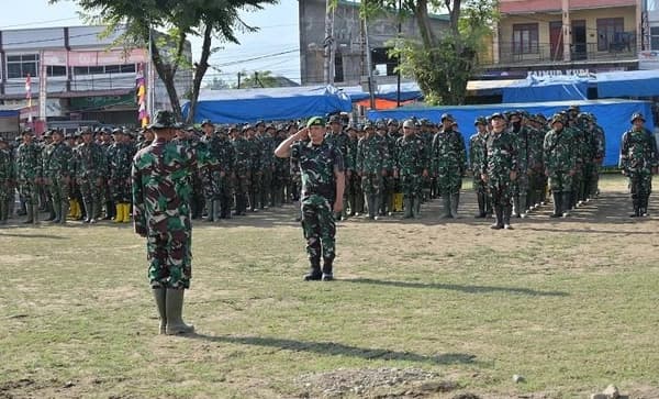 310 Prajurit TNI Bersihkan Banjir Pidie Jaya, Warga Berterima Kasih