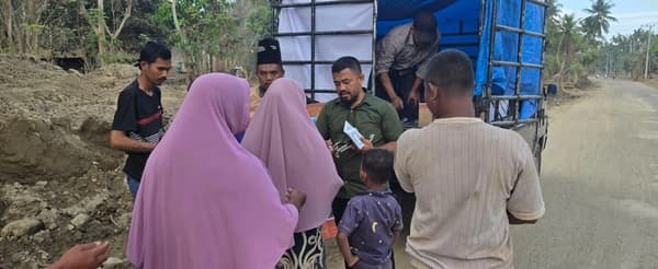 Alumni Gontor Salurkan 300 Paket Sembako untuk Korban Banjir Aceh Utara