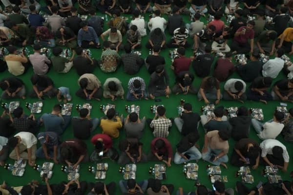 UIN Ar Raniry Tambah 500 Paket Iftar untuk Warga Banda Aceh Setiap Hari