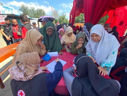 Warga Lhokseumawe Antre Pengobatan Gratis di RS Kapal Apung Laksamana Malahayati