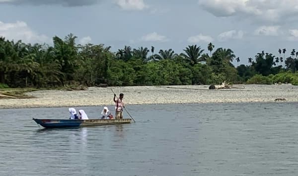 Jembatan Rusak di Aceh Barat, Anak Sekolah Terancam Nyawa Setiap Hari