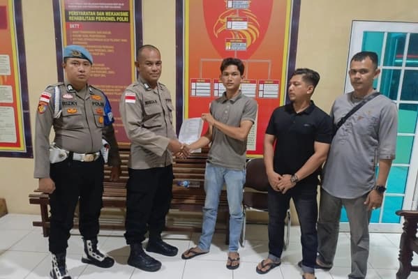 Polisi Tepis HP Warga Saat Bubarkan Balap Liar di Blang Bintang, Berakhir Damai