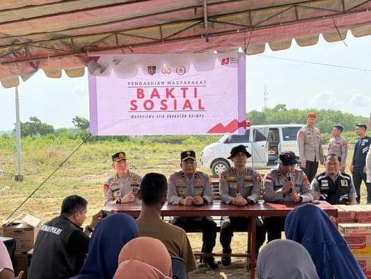 Polri dan Mahasiswa STIK-PTIK Bantu Warga Banjir Blang Naleung Mameh