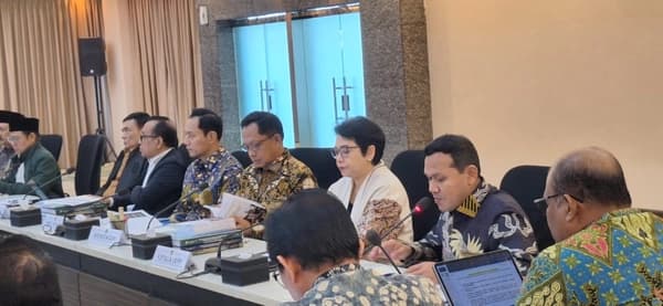 
						 Hadiri Rapat Satgas, Wagub Fadhlullah Tekankan Efektivitas Rehab-Rekon 
					