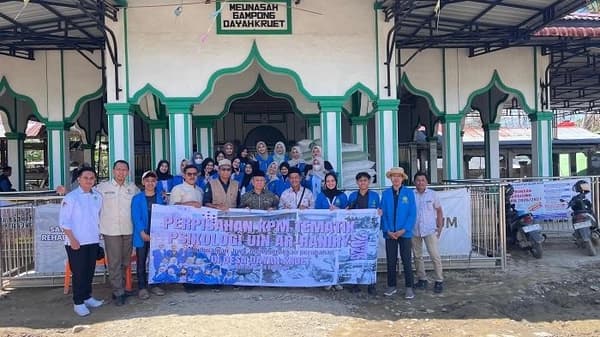 Mahasiswa Psikologi UIN Ar-Raniry Beri Konseling dan Pulihkan Lingkungan di Meureudu