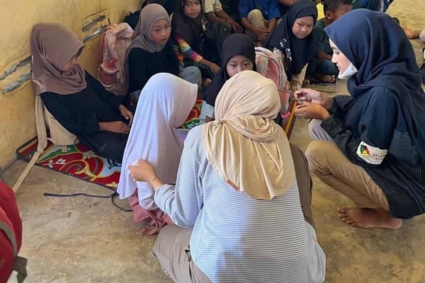 Relawan Aceh Bergerak berikan vitamin dan dukungan psikososial untuk anak korban banjir di Aceh Tamiang