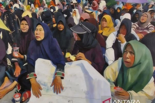 Emak-emak Aceh Tengah protes penagihan utang saat bencana banjir