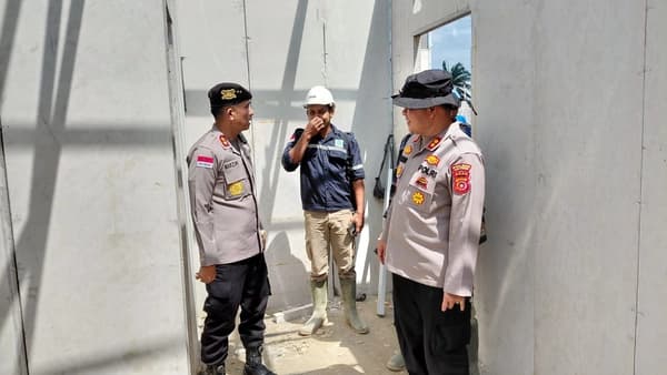 Warga Aceh Tamiang Tetap Berpuasa di Tengah Banjir, Kapolda Pantau Pembangunan Hunian