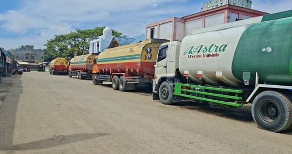 Truk Tangki Numpuk di Terminal Peusangan Akibat Larangan Jembatan Bailey