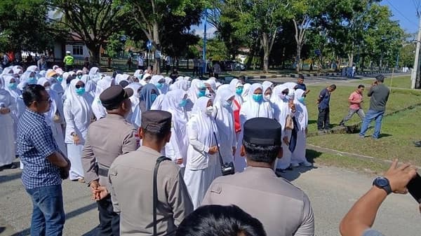 Seratusan Nakes Tenaga Bakti Aceh Besar Demo, Kontrak Tak Diperpanjang
