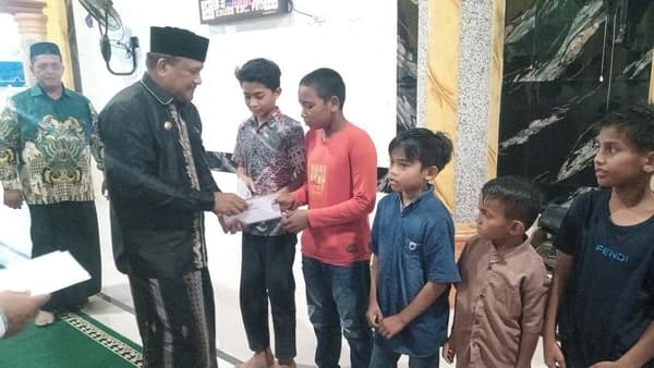 Bupati Bireuen Salurkan Santunan Rp500 Ribu untuk 20 Anak Yatim di Peusangan Siblah Krueng