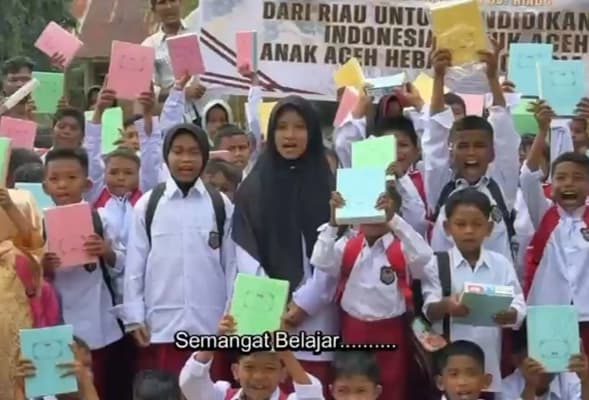 Bantuan Pendidikan dari Riau dan TNI untuk Siswa SDN 19 Tanah Jambo Aye