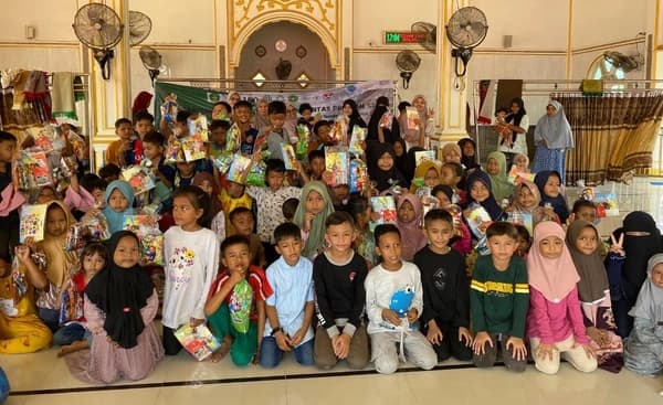 SDTQ Ibnu Katsir Berikan Semangat Belajar untuk Anak Korban Banjir di Pidie Jaya