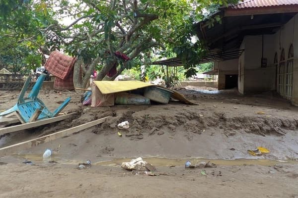 Jalan Pidie Jaya Terendam Lumpur, Warga Tujuh Gampong Terisolasi