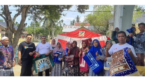 Bantuan Sajadah dari Diaspora Bangka Tepati Warga Banjir Aceh Jelang Ramadan