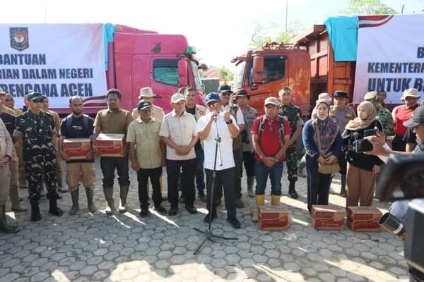 
						 Wagub Fadhlullah Dampingi Mendagri ke Aceh Tamiang dan Bener Meriah, Pastikan Pemulihan Pascabencana Berjalan Cepat 
					