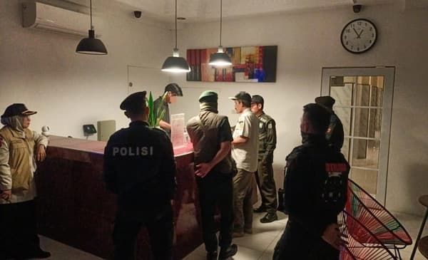 Sembilan Perempuan Diamankan Satpol PP-WH di Banda Aceh karena Nongkrong Larut Malam
