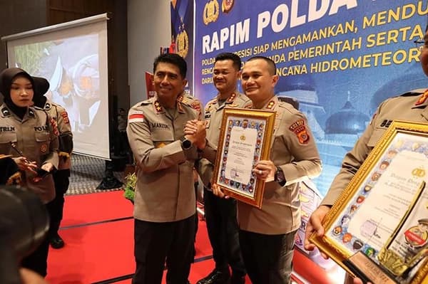 Polres Pidie Jaya Raih Dua Penghargaan dari Kapolda Aceh untuk Pelayanan Masyarakat