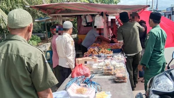 Satpol PP Banda Aceh Tegur Penjual Takjil Gelar Dagangan Terlalu Awal