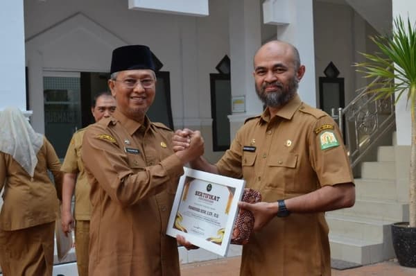
						 DPMG Aceh Beri Penghargaan Kepada ASN Berprestasi 
					