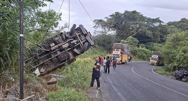 Pemadaman Listrik di Aceh Selatan Akibat Truk Tabrak Tiang PLN