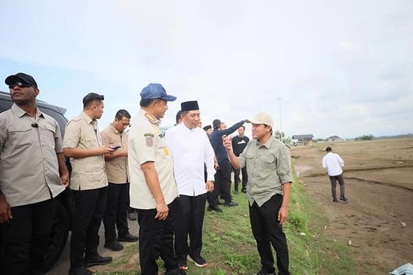 1.500 Hektare Sawah Pidie Jaya Tertimbun Lumpur, Mendagri Tinjau Pemulihan